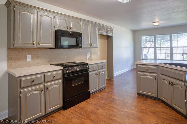 400 Village Drive, Lavaca, AR 72941