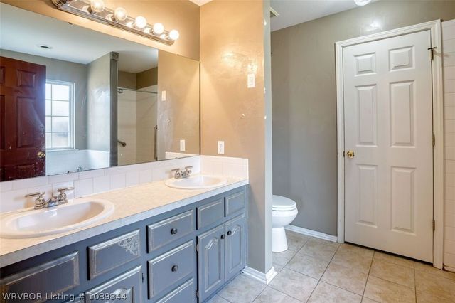 400 Village Drive, Lavaca, AR 72941