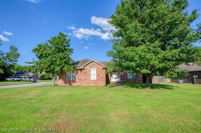 400 Village Drive, Lavaca, AR 72941