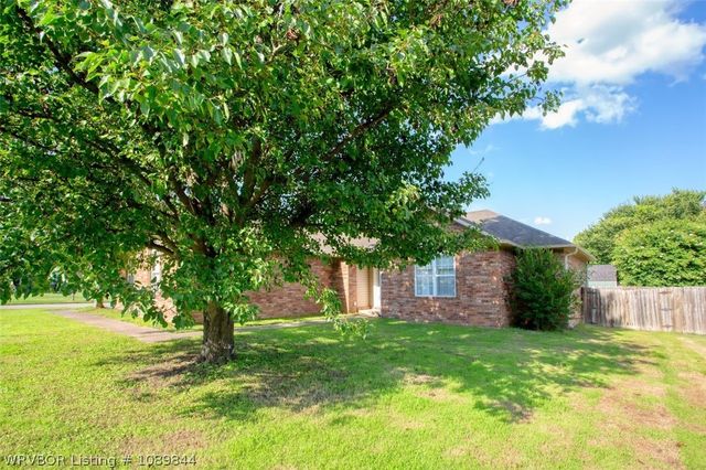 400 Village Drive, Lavaca, AR 72941