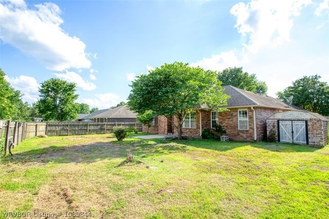 400 Village Drive, Lavaca, AR 72941