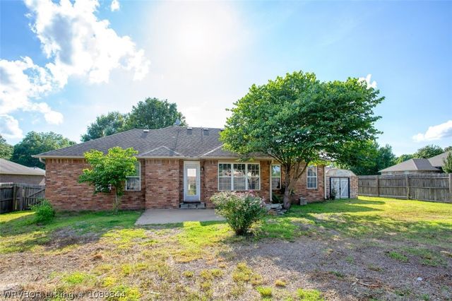 400 Village Drive, Lavaca, AR 72941
