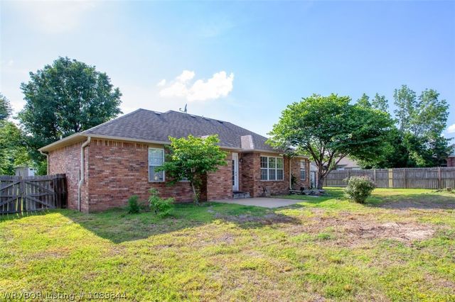400 Village Drive, Lavaca, AR 72941