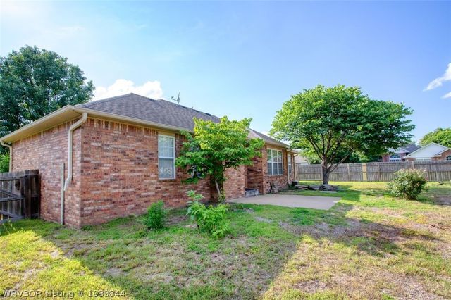400 Village Drive, Lavaca, AR 72941