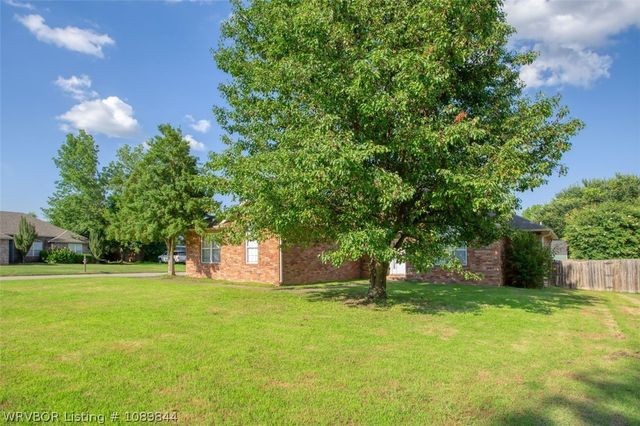 400 Village Drive, Lavaca, AR 72941