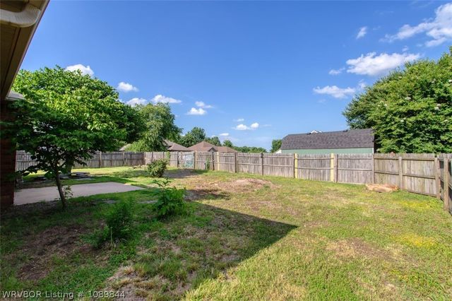 400 Village Drive, Lavaca, AR 72941