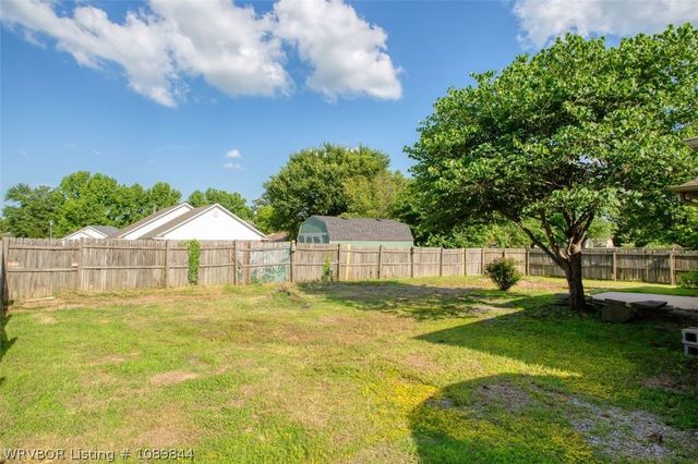 400 Village Drive, Lavaca, AR 72941
