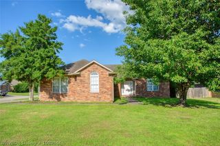 400 Village Drive, Lavaca, AR 72941