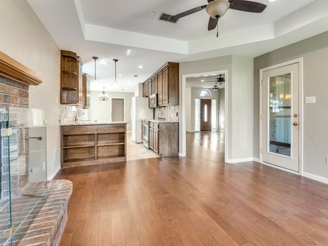 8220 Saddlebrook Drive, Benbrook, TX 76116
