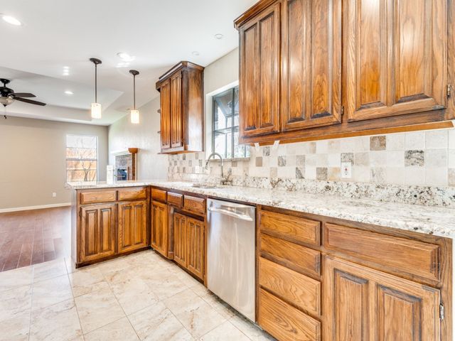 8220 Saddlebrook Drive, Benbrook, TX 76116