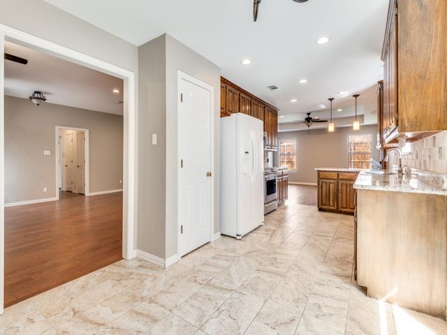 8220 Saddlebrook Drive, Benbrook, TX 76116
