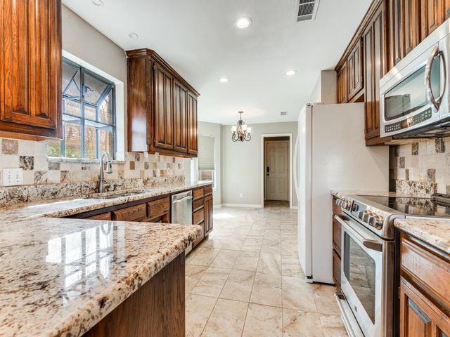 8220 Saddlebrook Drive, Benbrook, TX 76116