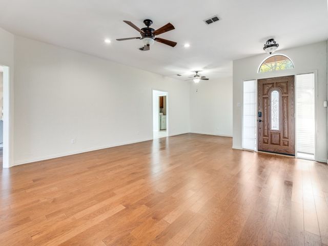 8220 Saddlebrook Drive, Benbrook, TX 76116