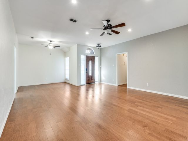 8220 Saddlebrook Drive, Benbrook, TX 76116