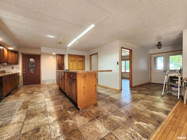 10107 Sugar Creek Road, Benton, IL 62812