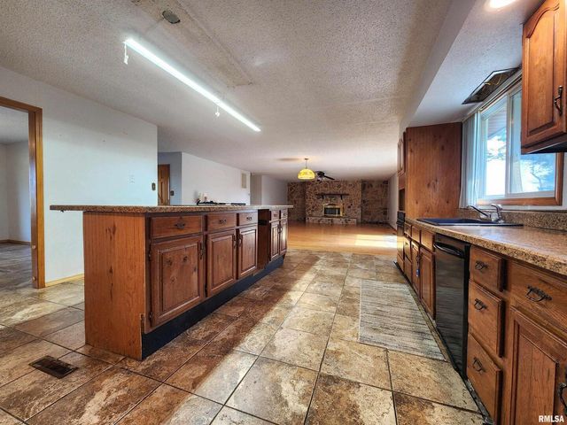 10107 Sugar Creek Road, Benton, IL 62812