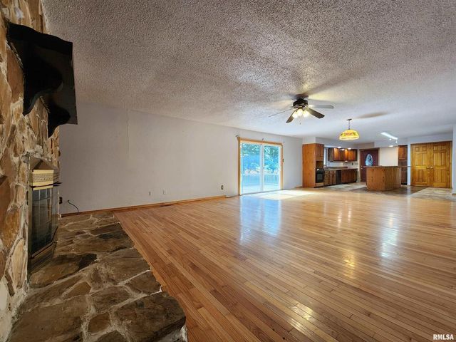 10107 Sugar Creek Road, Benton, IL 62812