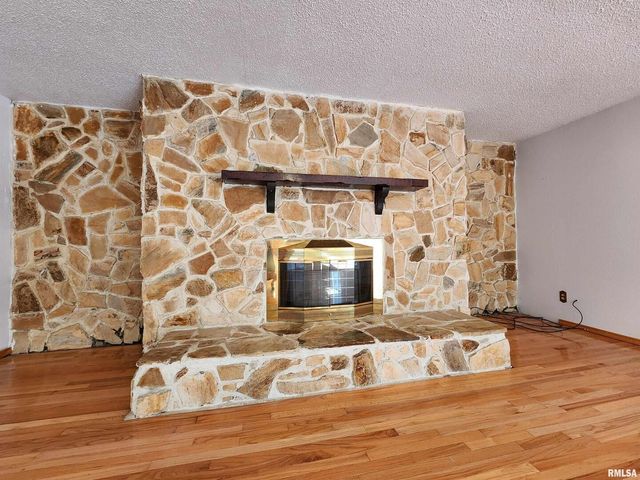 10107 Sugar Creek Road, Benton, IL 62812