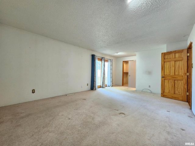 10107 Sugar Creek Road, Benton, IL 62812