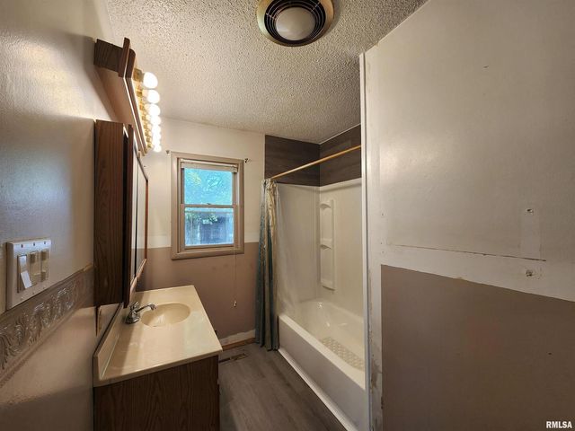 10107 Sugar Creek Road, Benton, IL 62812