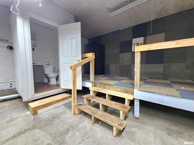 10107 Sugar Creek Road, Benton, IL 62812