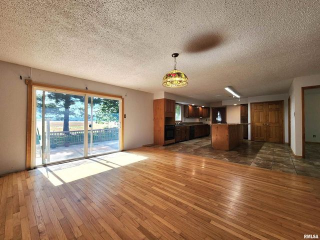 10107 Sugar Creek Road, Benton, IL 62812