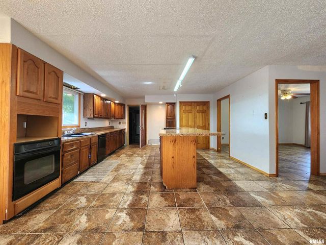 10107 Sugar Creek Road, Benton, IL 62812