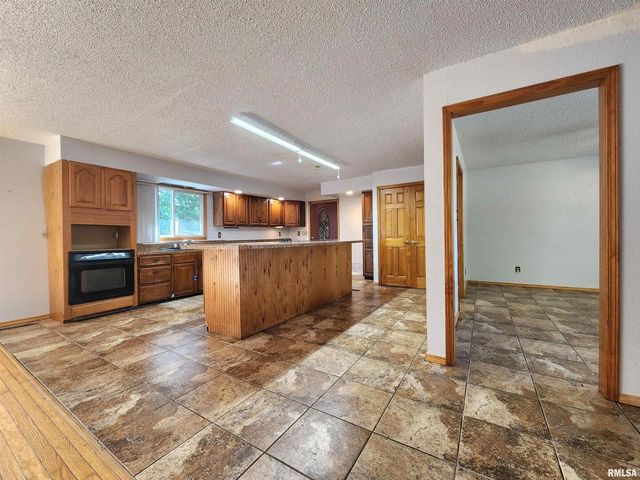 10107 Sugar Creek Road, Benton, IL 62812