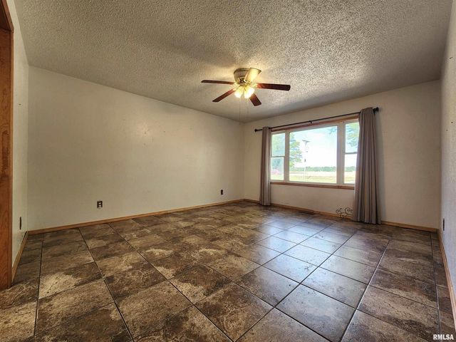 10107 Sugar Creek Road, Benton, IL 62812