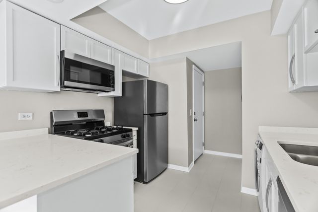 4525 S Drexel Boulevard 3W, Chicago, IL 60653