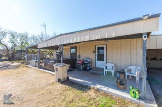 576 Mccartney Lane, Tye, TX 79563