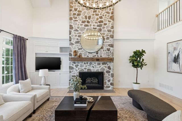 8552 Misty Woods Circle, Powell, OH 43065