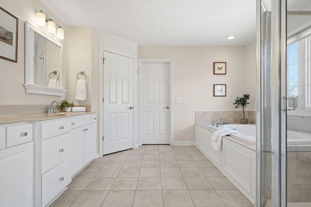 8552 Misty Woods Circle, Powell, OH 43065