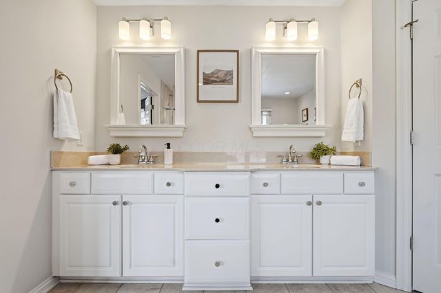 8552 Misty Woods Circle, Powell, OH 43065