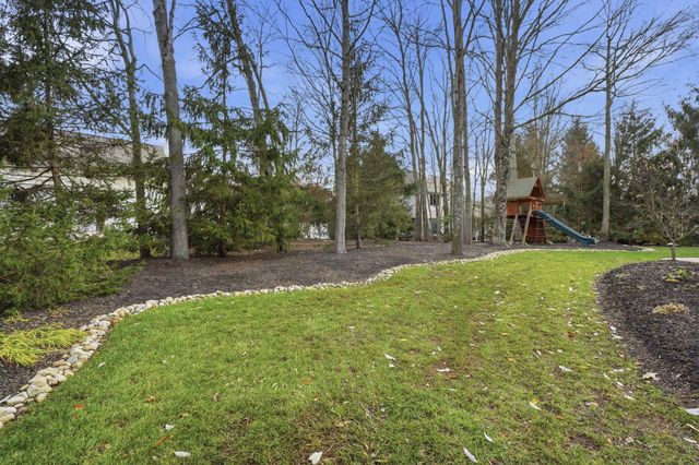 8552 Misty Woods Circle, Powell, OH 43065