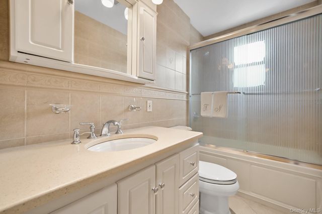 79-09 260th Street, Floral Park, NY 11004