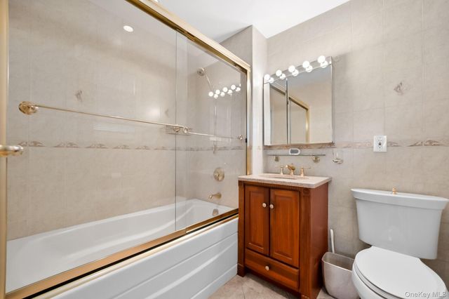 79-09 260th Street, Floral Park, NY 11004