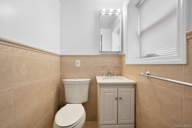 79-09 260th Street, Floral Park, NY 11004