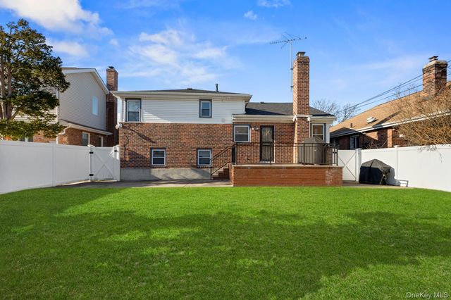 79-09 260th Street, Floral Park, NY 11004