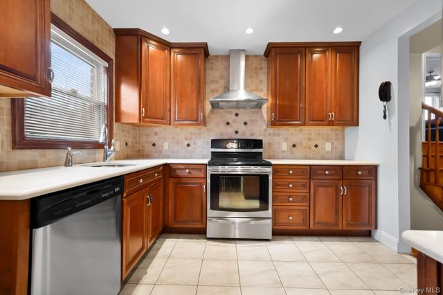 79-09 260th Street, Floral Park, NY 11004