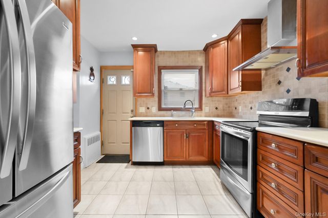 79-09 260th Street, Floral Park, NY 11004