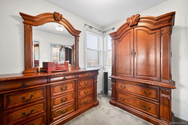 79-09 260th Street, Floral Park, NY 11004