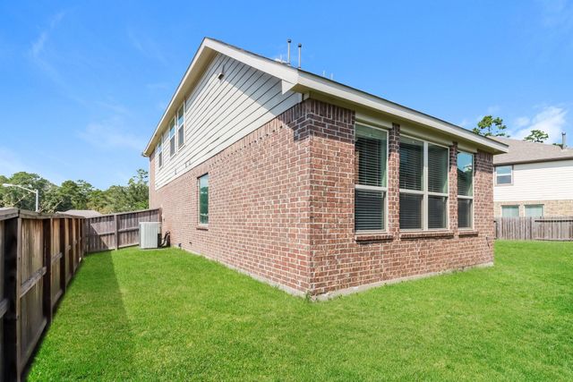 2 Bellshill Circle, Conroe, TX 77304