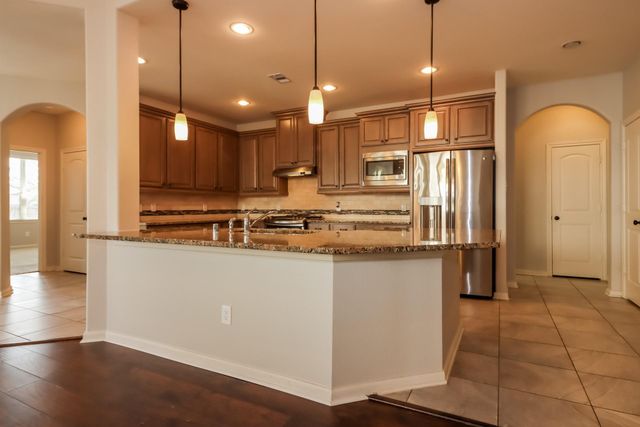 2 Bellshill Circle, Conroe, TX 77304