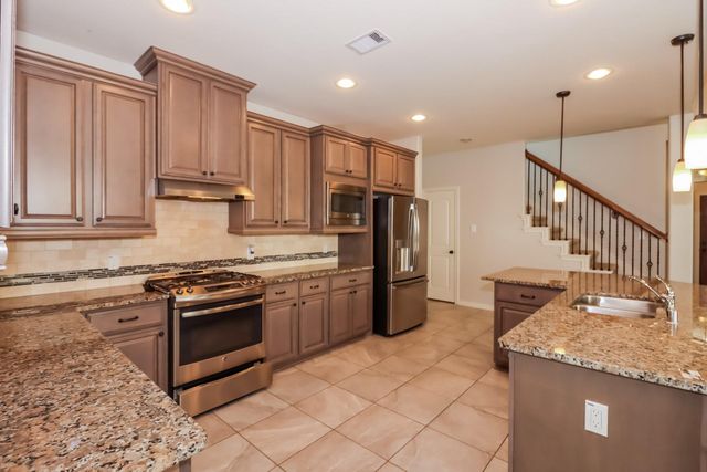 2 Bellshill Circle, Conroe, TX 77304