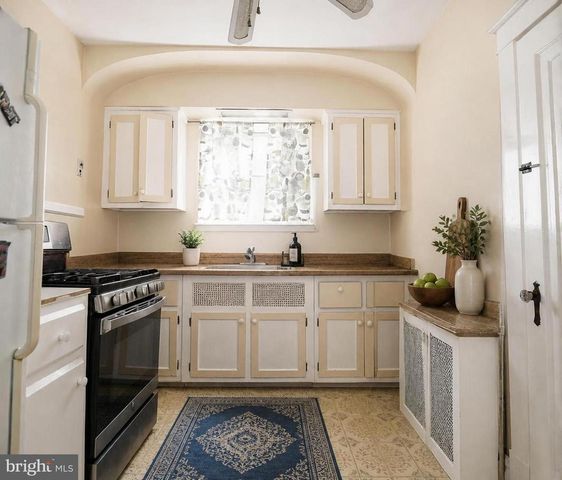8004 MANOR RD, Parkville, MD 21234