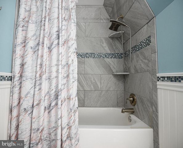 8004 MANOR RD, Parkville, MD 21234