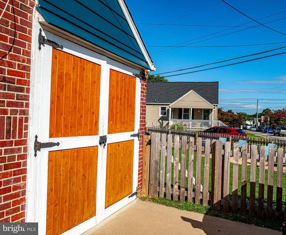 8004 MANOR RD, Parkville, MD 21234