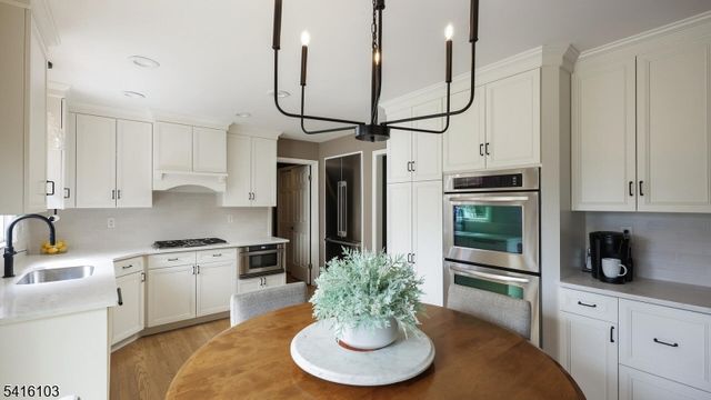 9 Settlers Ln, Westfield Town, NJ 07090