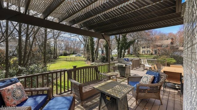 9 Settlers Ln, Westfield Town, NJ 07090